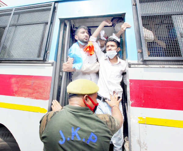 Detained NSUI activists being taken to DPL Jammu on Monday. -Excelsior/Rakesh Detained NSUI activists being taken to DPL Jammu on Monday. -Excelsior/Rakesh