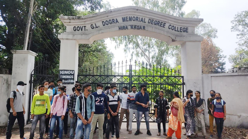 Students during protest outside Girdhari Lal Dogra Memorial Government Degree College at Hiranagar in district Kathua. —Excelsior/Pardeep Students during protest outside Girdhari Lal Dogra Memorial Government Degree College at Hiranagar in district Kathua. —Excelsior/Pardeep