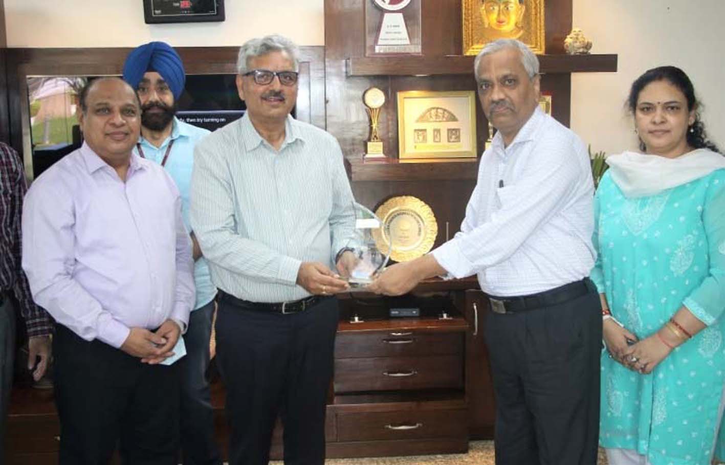 AK Singh CMD, NHPC and other senior officers alongwith IHA-Blue Planet Prize Trophy conferred to Teesta-V Power Station. AK Singh CMD, NHPC and other senior officers alongwith IHA-Blue Planet Prize Trophy conferred to Teesta-V Power Station.