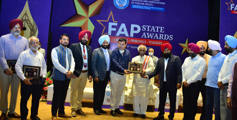 Governor of Haryana Bandaru Dattatreya honouring Dr Anshu Kataria, Chairman Aryans Group. Governor of Haryana Bandaru Dattatreya honouring Dr Anshu Kataria, Chairman Aryans Group.