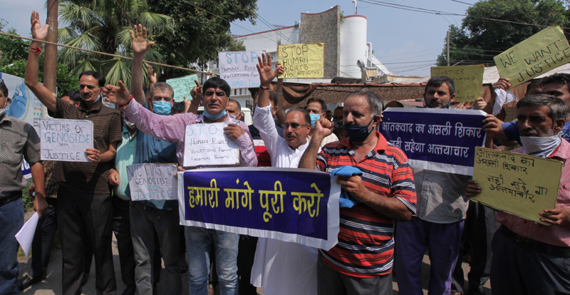 Relief holders and over aged youth protesting at Jammu on Thursday. —Excelsior/Rakesh Relief holders and over aged youth protesting at Jammu on Thursday. —Excelsior/Rakesh