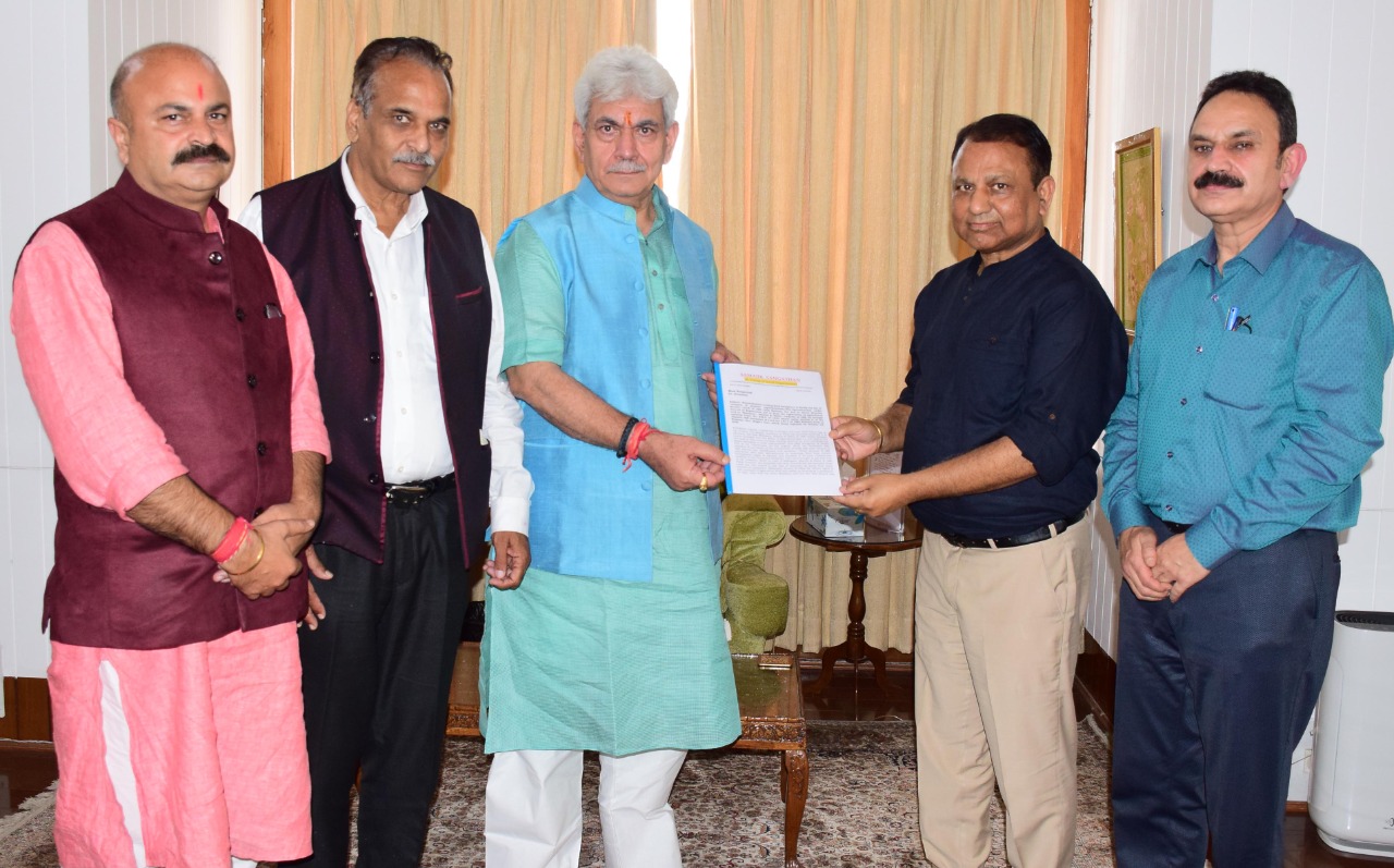 Lt Governor with representatives of different Biradaris’ (1)