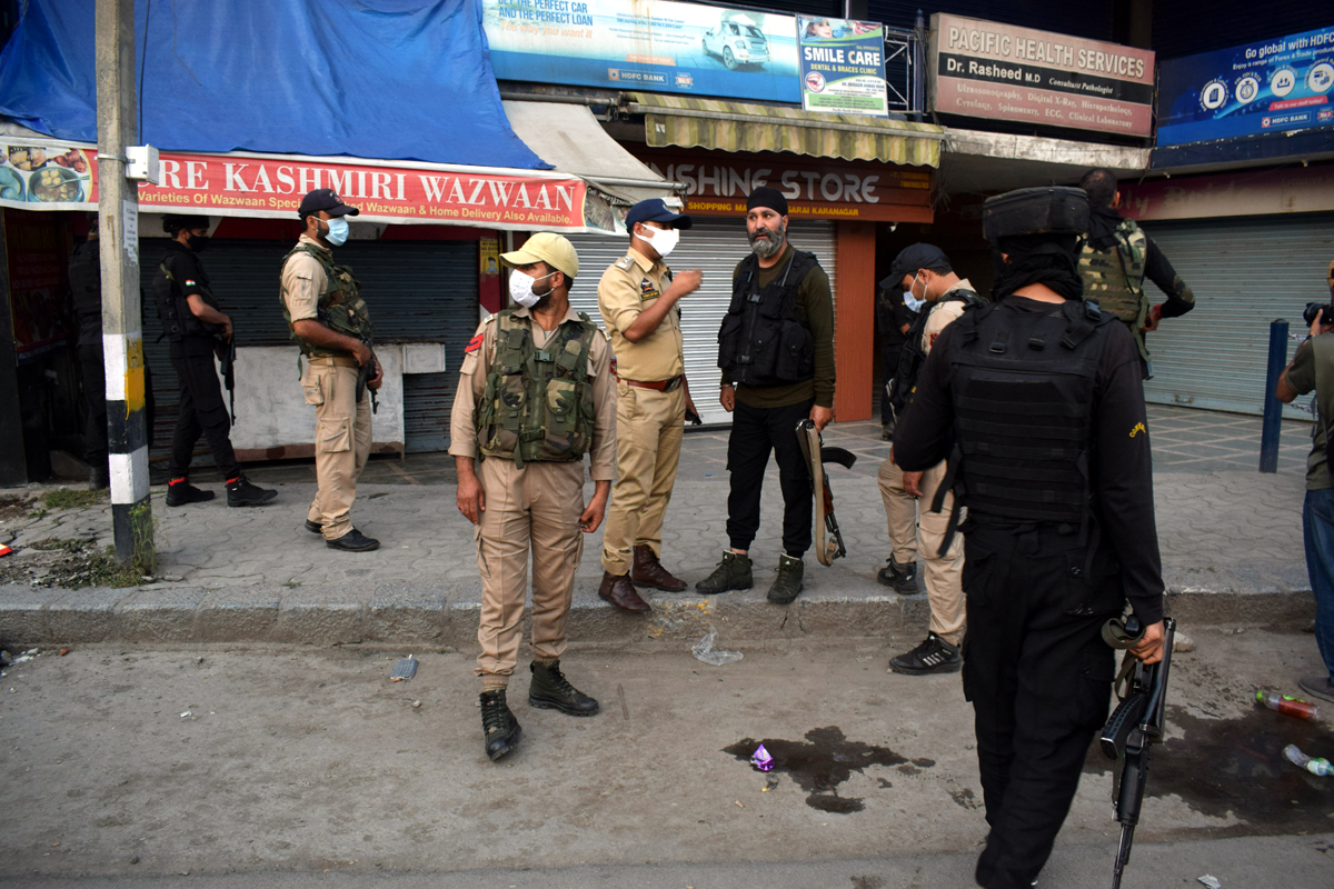 Security forces at the spot after militants shot dead a civilian in Karan Nagar area of Srinagar. — Excelsior/Shakeel Security forces at the spot after militants shot dead a civilian in Karan Nagar area of Srinagar. — Excelsior/Shakeel