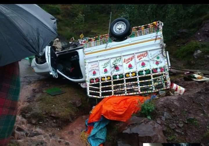 Overturned load carrier that met with accident in Mahore on Saturday. Overturned load carrier that met with accident in Mahore on Saturday.