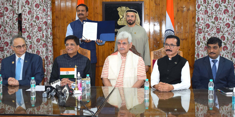Union Minister Piyush Goyal and Lt Governor Manoj Sinha during signing of MoU between J&K and Government of Dubai.