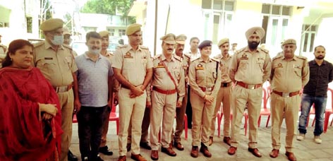 SP City North Mohita Sharma posing with police personnel at police station Janipur.