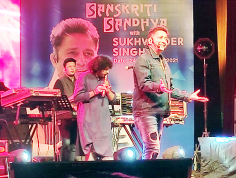 Bollywood Singer Sukhwinder Singh peforming in Jammu. Bollywood Singer Sukhwinder Singh peforming in Jammu.