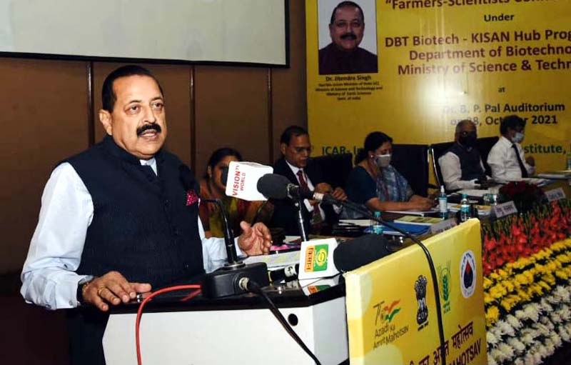 Union Minister Dr Jitendra Singh addressing 75,000 farmers from 75 Aspirational Districts to commemorate the 75th year of India's independence at a mega event Union Minister Dr Jitendra Singh addressing 75,000 farmers from 75 Aspirational Districts to commemorate the 75th year of India's independence at a mega event