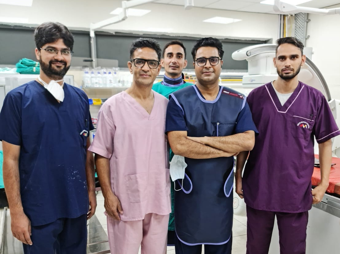 Doctors of Ankur Maitrika Hospital, Jammu posing after performing a complex procedure on a patient. Doctors of Ankur Maitrika Hospital, Jammu posing after performing a complex procedure on a patient.