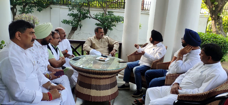 Jatt community delegation interacting with Union Minister Dr Sanjeev Kumar Balyan. Jatt community delegation interacting with Union Minister Dr Sanjeev Kumar Balyan.