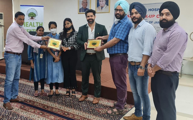 Dr Nikhil and his team being honoured by CMO CUJ Dr Harpreet Singh after a cardiac check-up camp. Dr Nikhil and his team being honoured by CMO CUJ Dr Harpreet Singh after a cardiac check-up camp.