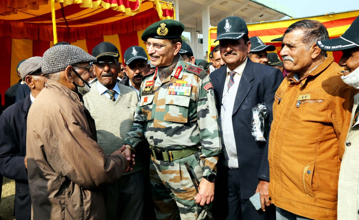 Northern Army Commander Lt Gen YK Joshi interacting with brave veterans.