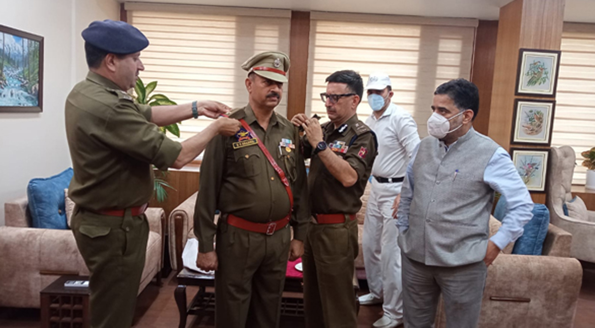 ADGP Armed SJM Gillani decorating ASI Radha Sham with rank during pipping ceremony at APHQ J&K Jammu. ADGP Armed SJM Gillani decorating ASI Radha Sham with rank during pipping ceremony at APHQ J&K Jammu.