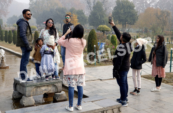 Tourists in Srinagar’s Mughal Garden on Friday. —Excelsior/Shakeel