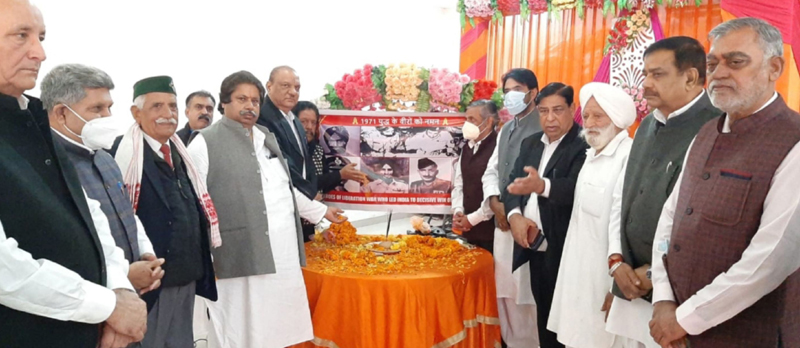 Cong leaders and war veterans paying homage to 1971 war heroes at a function in Jammu on Sunday. Cong leaders and war veterans paying homage to 1971 war heroes at a function in Jammu on Sunday.