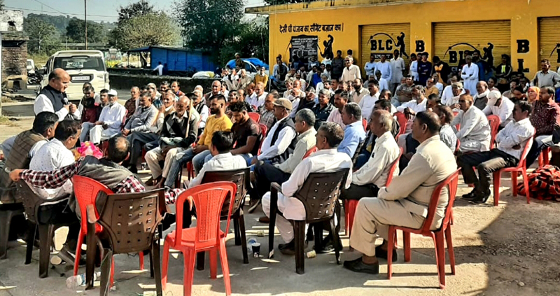 Ex-DyCM Tara Chand addressing workers’ meeting in Khour area. Ex-DyCM Tara Chand addressing workers’ meeting in Khour area.