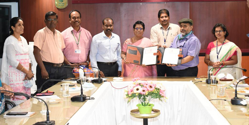Officials of ICAR-NRCB and SASTRA Deemed University during signing of MoU. Officials of ICAR-NRCB and SASTRA Deemed University during signing of MoU.