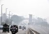 Traffic plying on a road covered in smog, in New Delhi on Saturday. (UNI)