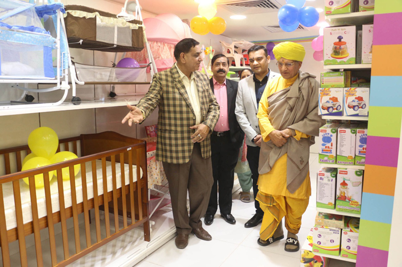Mayor JMC, CM Gupta inaugurating ‘Firstcry.com’ retail outlet in Jammu on Friday.