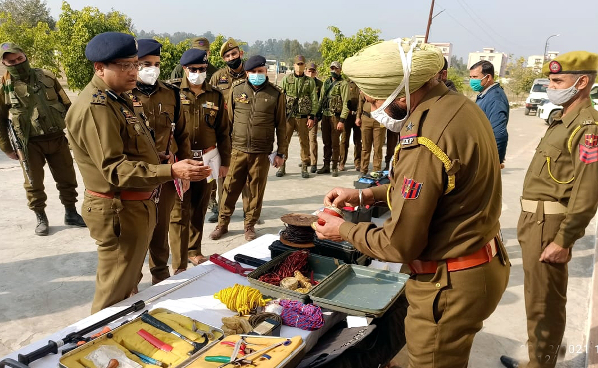 DIG of Police DKR Range Dr Sunil Gupta during formal inspection of DP Samba. DIG of Police DKR Range Dr Sunil Gupta during formal inspection of DP Samba.