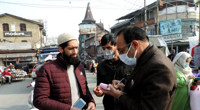 People being fined for not wearing face masks in Srinagar on Saturday.(UNI)
