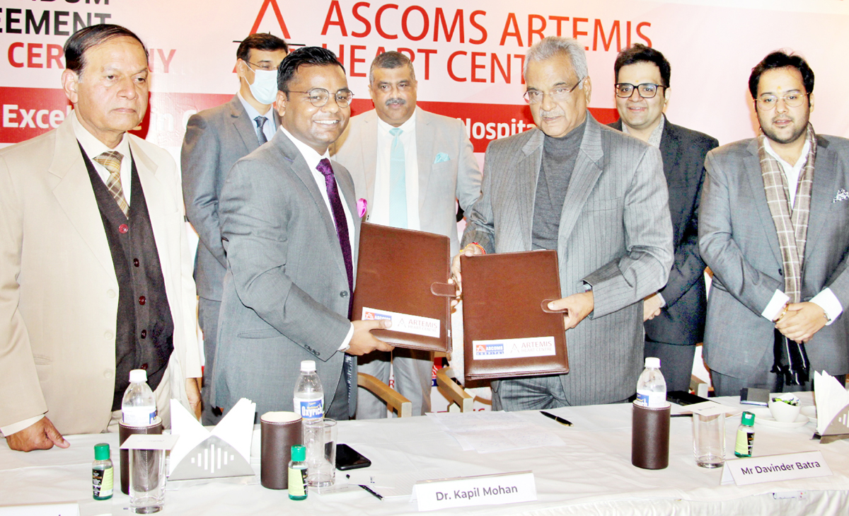 Officers of ASCOMS Jammu and ACC Gurugram during signing of MoA in Jammu. -Excelsior/Rakesh Officers of ASCOMS Jammu and ACC Gurugram during signing of MoA in Jammu. -Excelsior/Rakesh