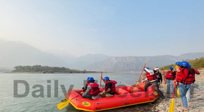 Tourists enjoying raft rides in river Chenab at Reasi district on Tuesday. —Excelsior/Karandeep Singh