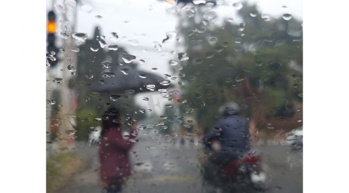 Rains lash Jammu city on Sunday. -Excelsior/Rakesh