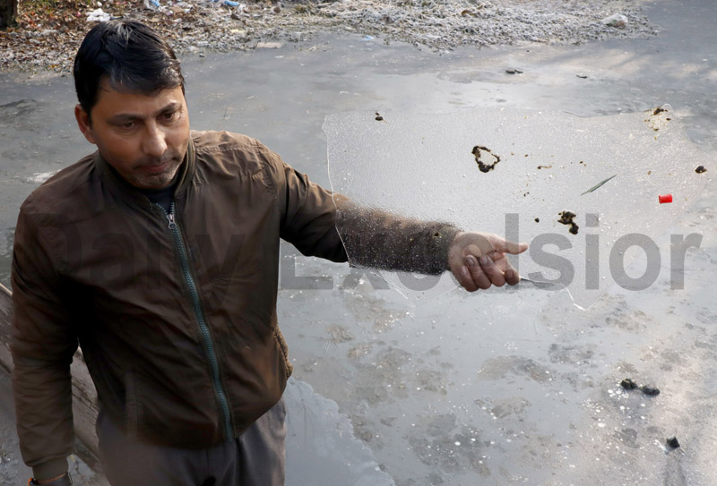 View of frozen Dal interiors after mercury plummets to record minus 6 degrees celsius in Srinagar. —Excelsior/Shakeel View of frozen Dal interiors after mercury plummets to record minus 6 degrees celsius in Srinagar. —Excelsior/Shakeel