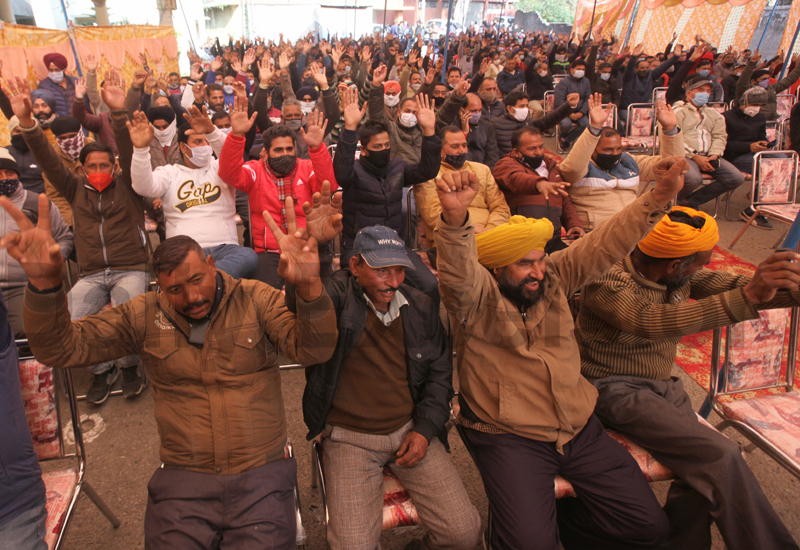 Striking Power employees staging protest in Jammu on Saturday. —Excelsior/Rakesh Striking Power employees staging protest in Jammu on Saturday. —Excelsior/Rakesh
