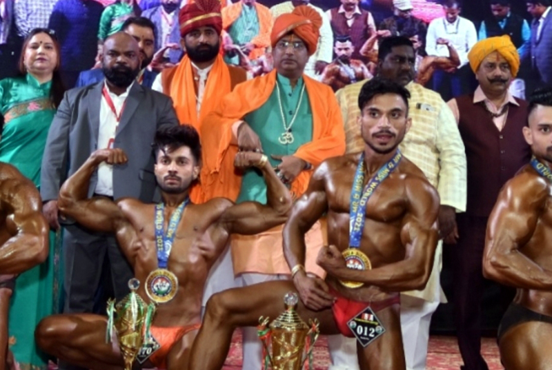 page18-2 Winners posing for group photograph along with dignitaries at Jammu on Tuesday.