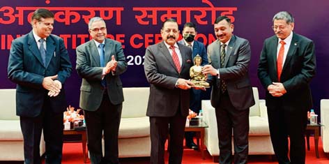 Union Minister Dr Jitendra Singh being felicitated by CBI Director, Subhodh Jaiswal during Investiture Ceremony at CBI headquarters, New Delhi. Also seen is Central Vigilance Commissioner, Suresh N. Patel.