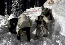 Army and General Reserve Engineer Force (GREF) rescuing 30 stranded civilians who were stuck on the Kupwara-Tangdhar road on Tuesday. (UNI)