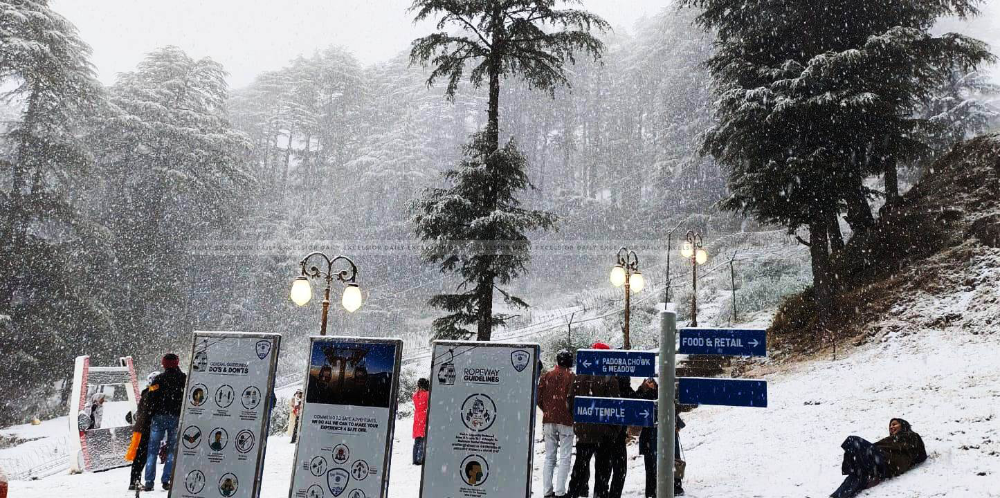 Seasons firest snowfall at Patnitop 3