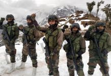 Army personnel patrolling the Line of Control (LoC) at an altitude of 7000 feet from sea level after snowfall in Poonch district on Wednesday. -Excelsior/Rahi Kapoor
