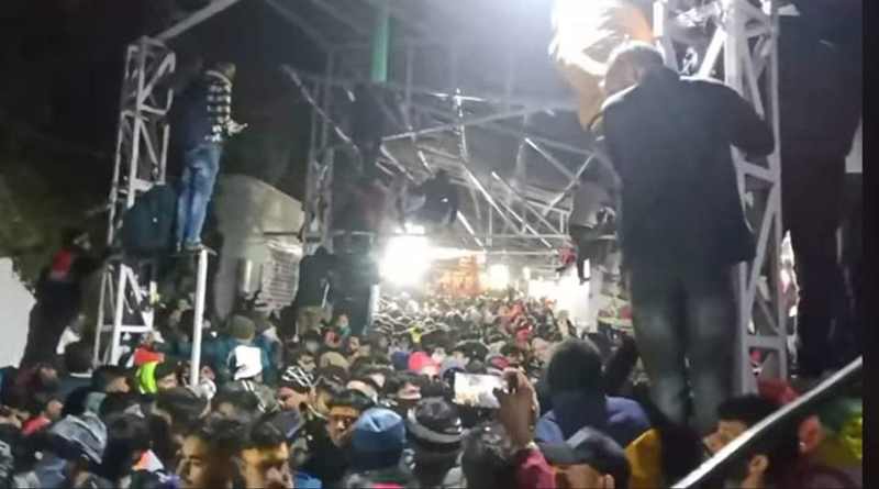 Pilgrims cling on poles to save their lives during stampede at Mata Vaishno Devi Bhawan on Saturday. — Excelsior/Romesh Mengi Pilgrims cling on poles to save their lives during stampede at Mata Vaishno Devi Bhawan on Saturday. — Excelsior/Romesh Mengi