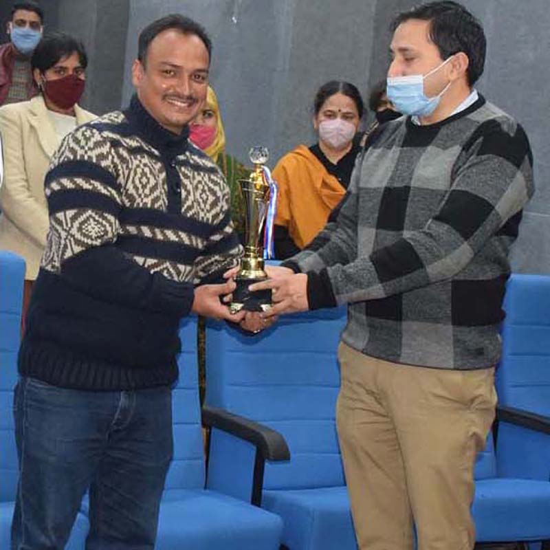 Director Information Rahul Pandey handing over trophy to Gagan Singh Jamwal at Jammu on Monday. Director Information Rahul Pandey handing over trophy to Gagan Singh Jamwal at Jammu on Monday.