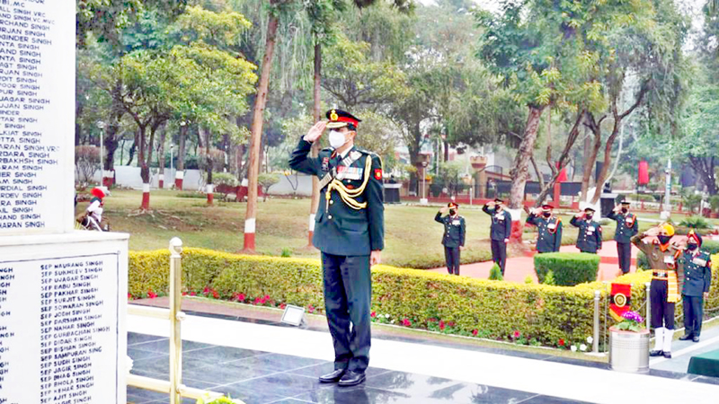 Lt Gen Devendra Sharma, Chief of Staff Hqrs, Western Command paying homage to valiant heroes at Chandi Mandir on Army Day.