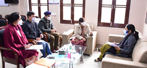 Planning Secretary chairing a meeting at Samba. Planning Secretary chairing a meeting at Samba.