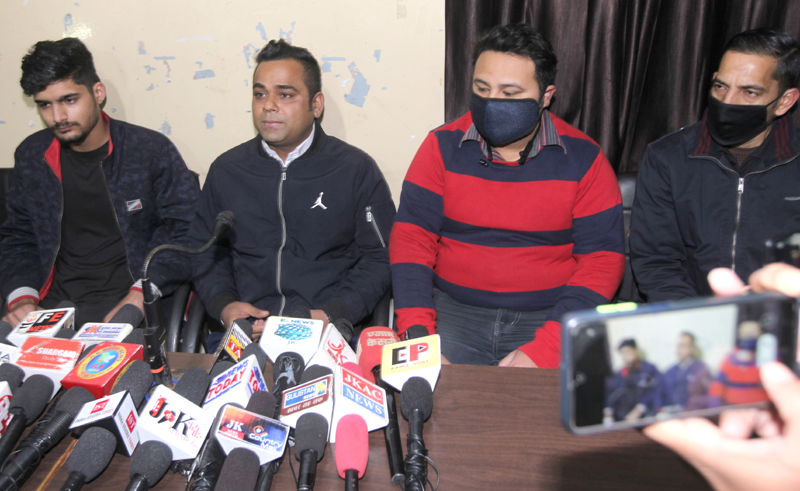Hotel Bars & Restaurant employees addressing a press conference at Jammu on Friday. —Excelsior/Rakesh
