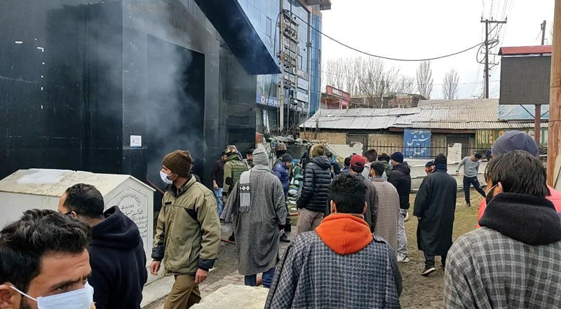 Smoke coming out of gutted Sherwani Hall. — Excelsior / Aabid Nabi Smoke coming out of gutted Sherwani Hall. — Excelsior / Aabid Nabi