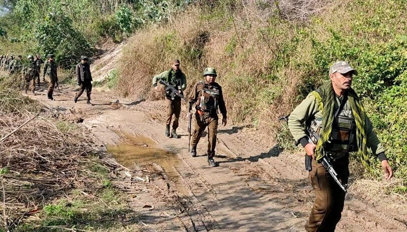 Security forces conducting search in the border belt of Samba on Tuesday. -Excelsior/ Nischant Security forces conducting search in the border belt of Samba on Tuesday. -Excelsior/ Nischant