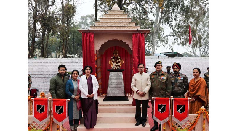 Northern Command Army Commander Lt Gen Y K Joshi and parents of Capt Vikram Batra unveiling his bust at Palampur Military Station on Wednesday.(UNI)
