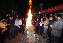People celebrating Lohri outside Raghunath Mandir in Jammu on Thursday. — Excelsior/Rakesh