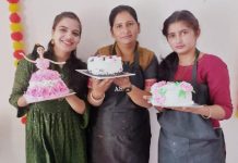 Girls displaying cakes baked at ‘Lam Bakery’. (UNI)