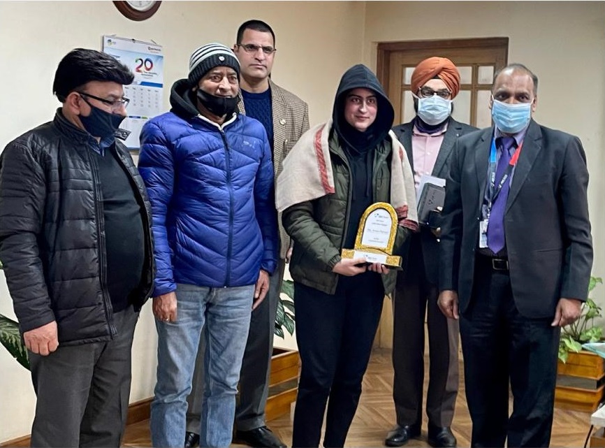 MD & CEO, J&K Bank felicitates 12th class topper-14