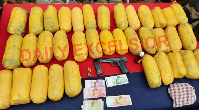 Heroin and pistol recovered from slain smugglers in Samba sector on Sunday. —Excelsior/Nischant
