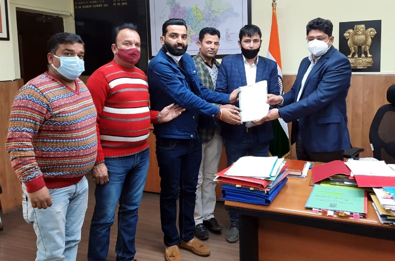 Delegation submitting memorandum to Div Com Jammu on Tuesday. Delegation submitting memorandum to Div Com Jammu on Tuesday.