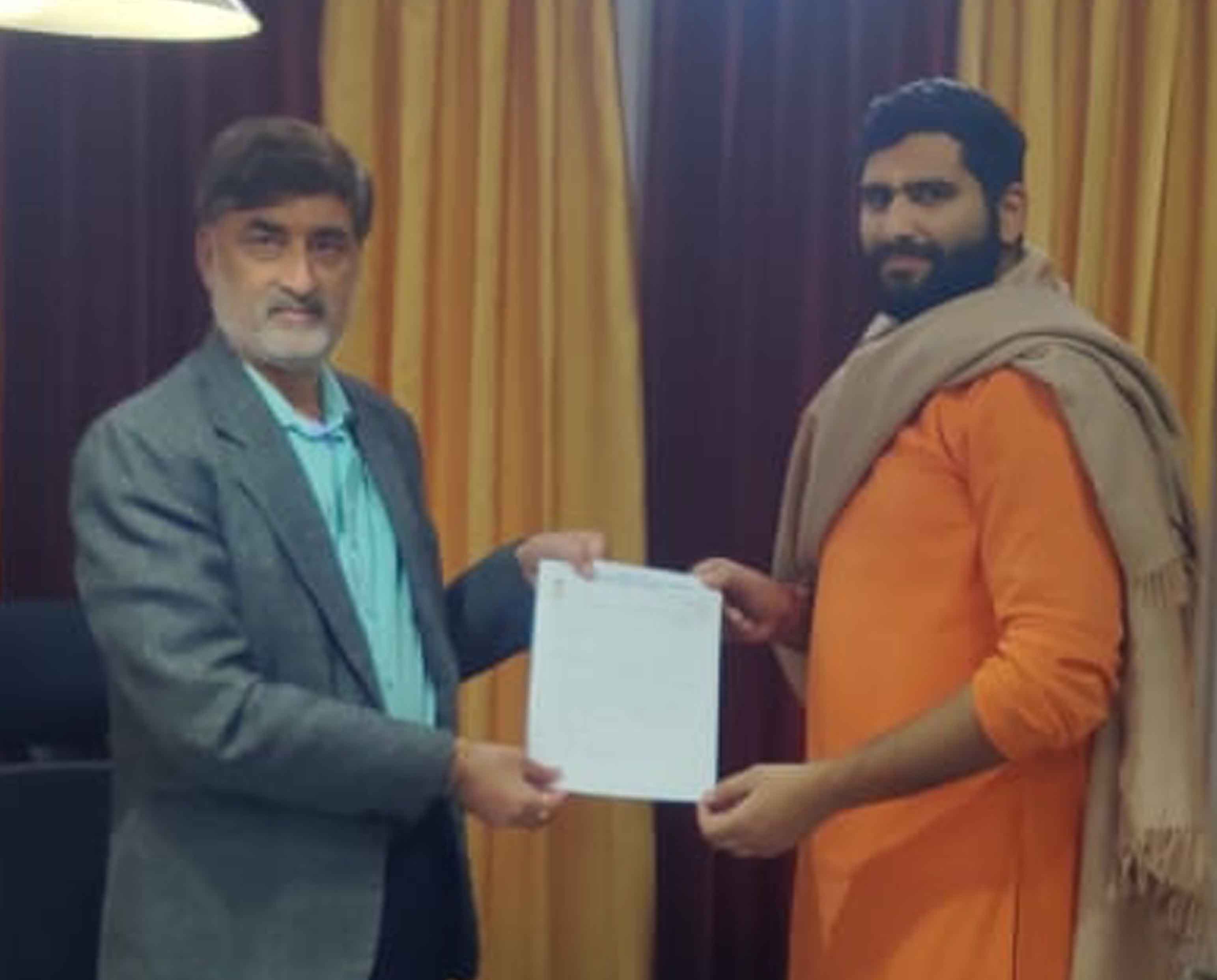 DDC member, Hiranagar, Abhinandan Sharma submitting a memorandum to MD SRTC , Angrez Singh at Jammu. -Excelsior /Madan DDC member, Hiranagar, Abhinandan Sharma submitting a memorandum to MD SRTC , Angrez Singh at Jammu. -Excelsior /Madan