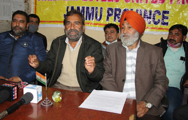 PHE Employees United Front leaders addressing joint press conference in Jammu on Tuesday. —Excelsior/ Rakesh PHE Employees United Front leaders addressing joint press conference in Jammu on Tuesday. —Excelsior/ Rakesh